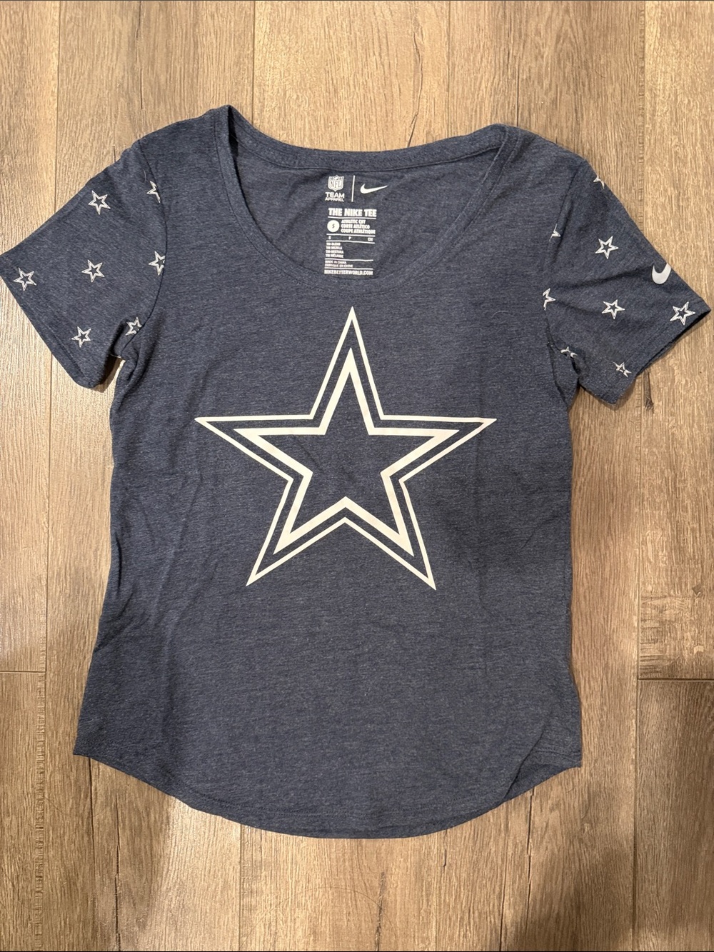 Nike Dallas Cowboys Women's Star Sleeve Scoop Neck Tee Shirt Blue Small NWT